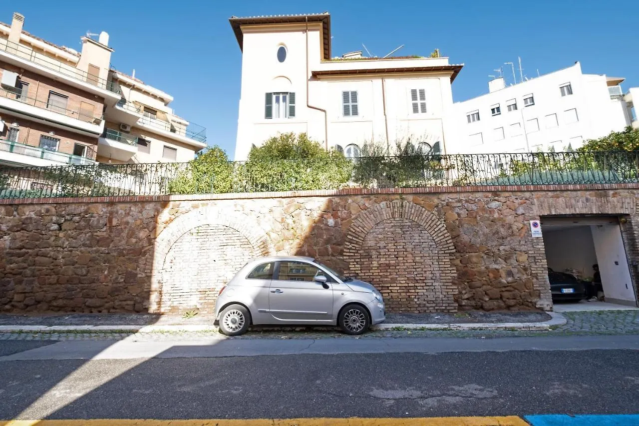 Apartment Romantic Tiny House Aventino