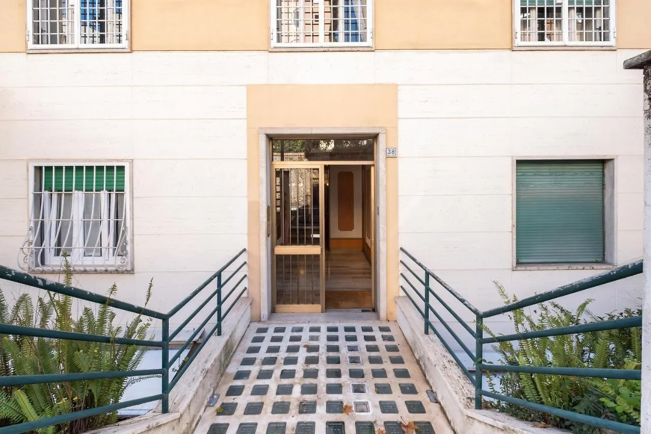 Romantic Tiny House Aventino 0*, Rome Italy