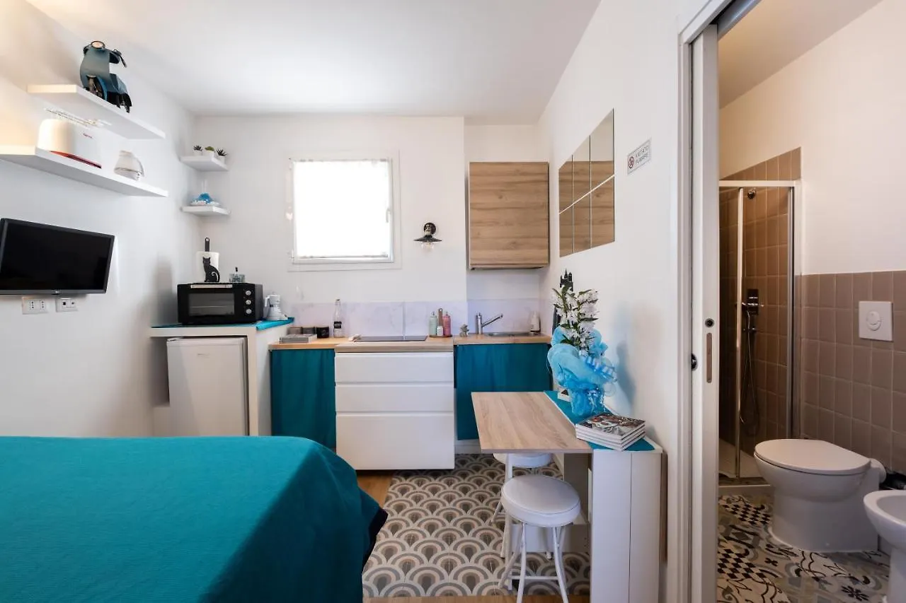 Romantic Tiny House Aventino Apartment Rome