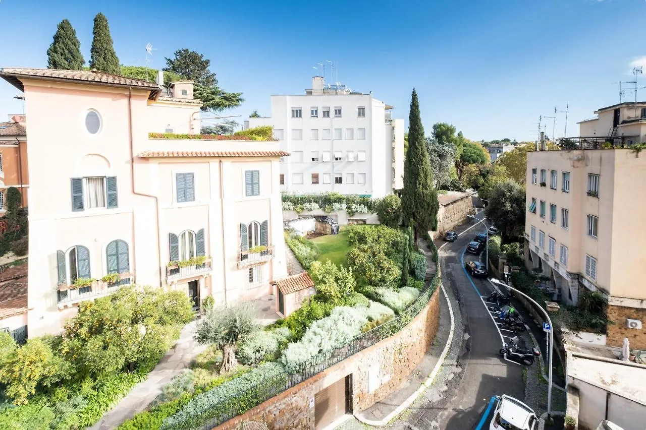 Romantic Tiny House Aventino Apartment Rome