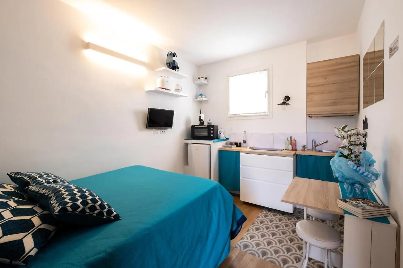 Romantic Tiny House Aventino Apartment Rome