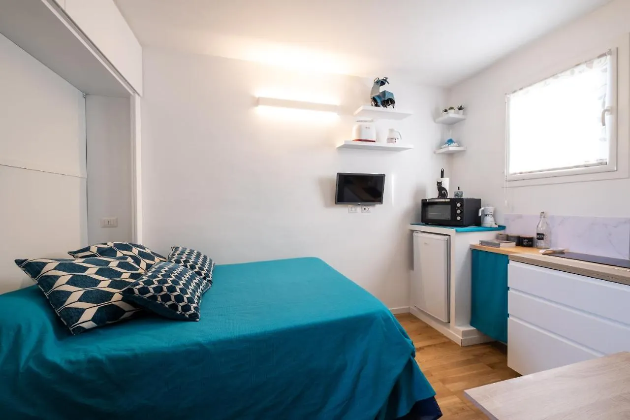 Apartment Romantic Tiny House Aventino