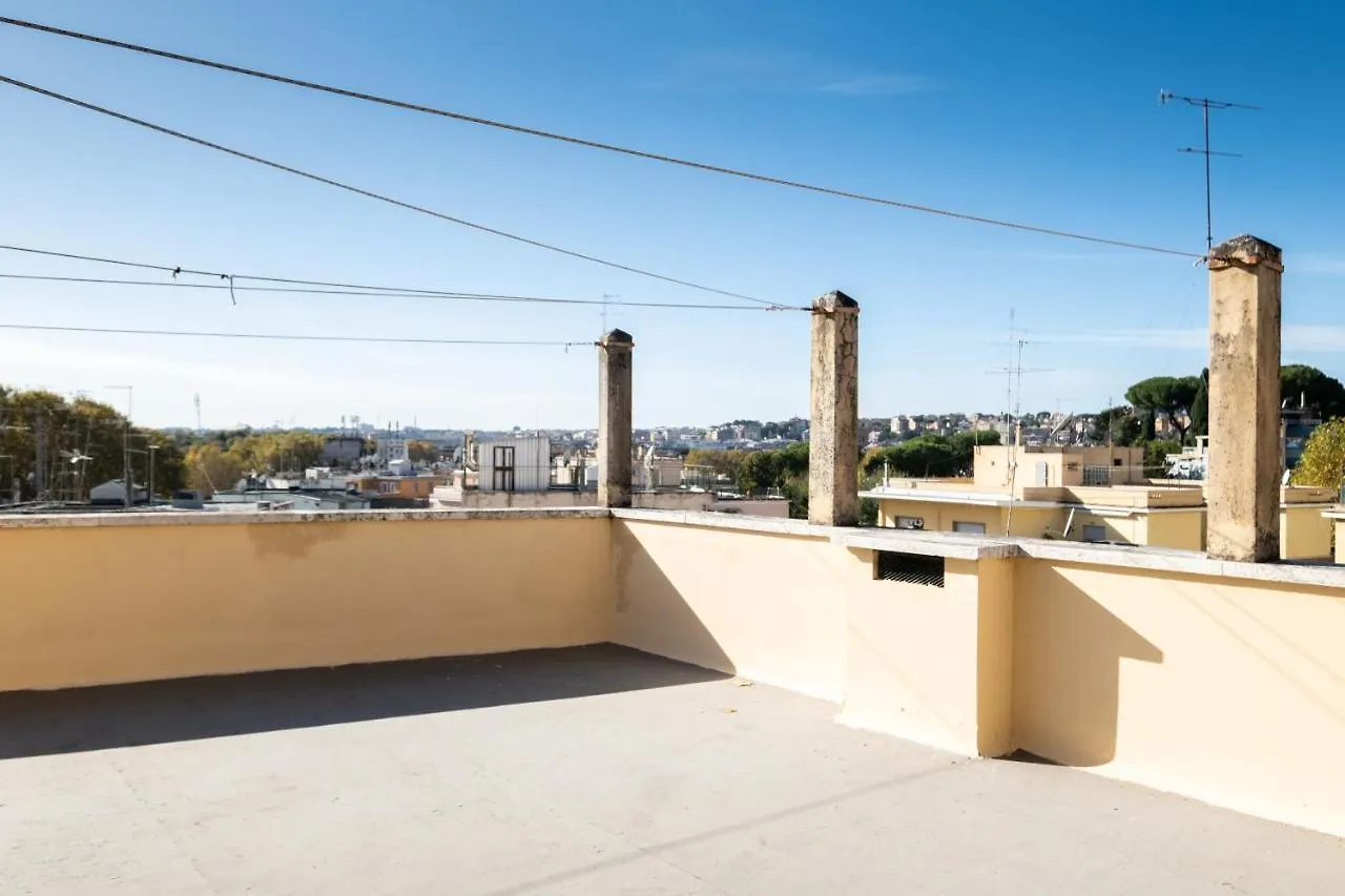 Romantic Tiny House Aventino Apartment 0*, Rome